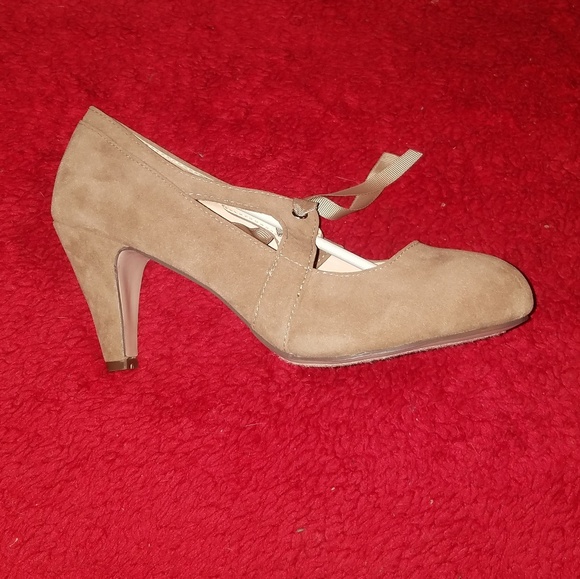 Elegant light brown heels sz 8.5 US - Picture 1 of 3